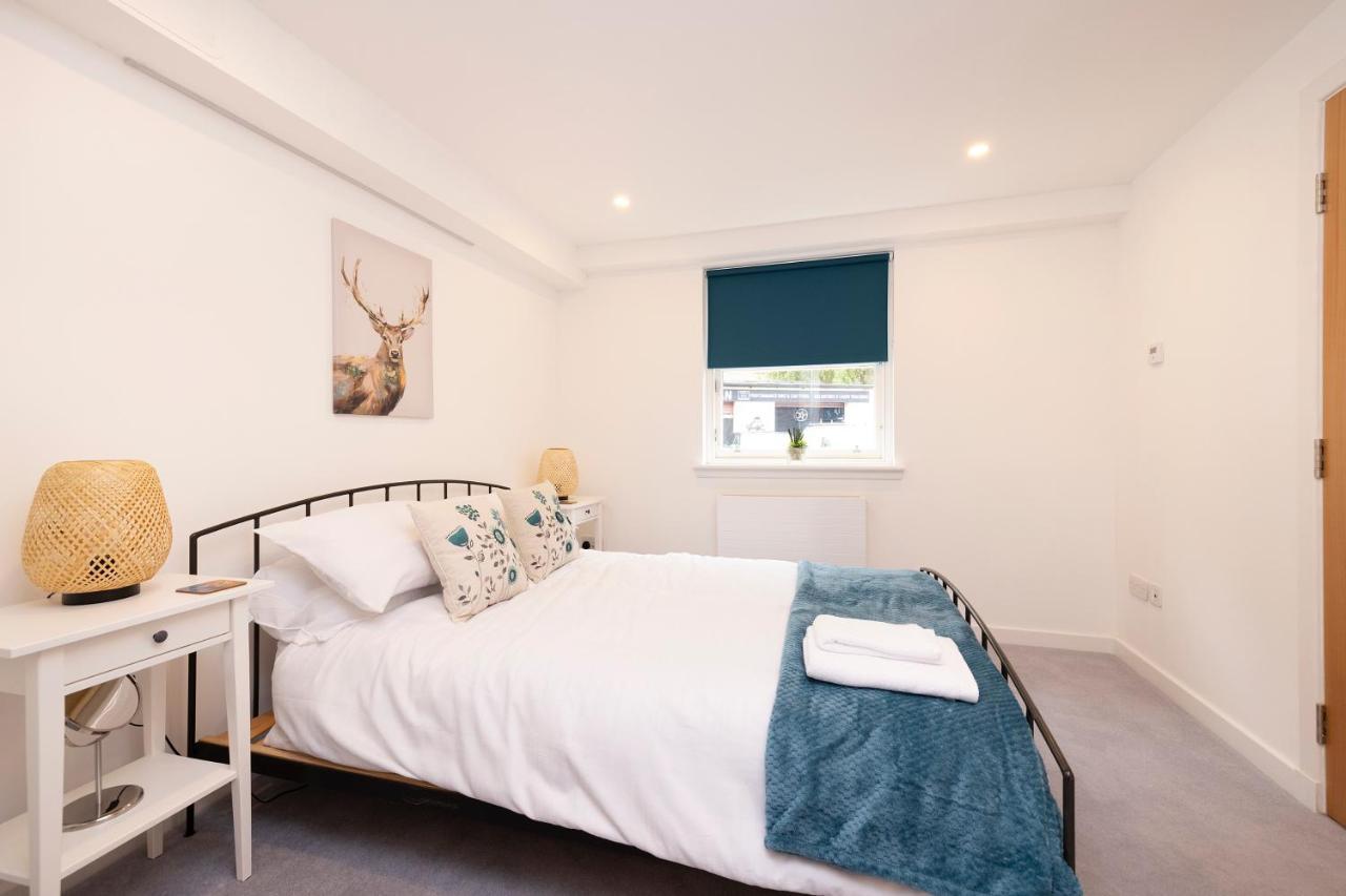Modern 3-storey 3-bedroom Appartement *